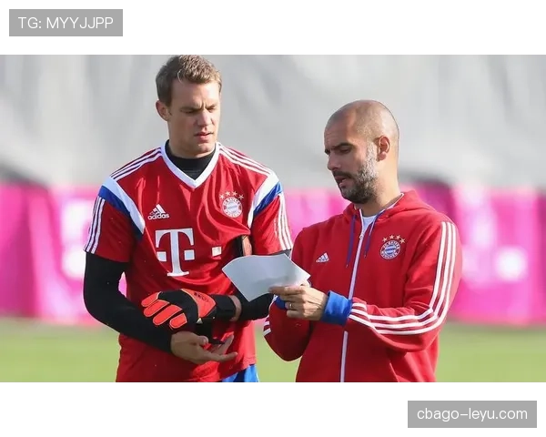 诺伊尔展现超凡脚下技术,助力球队攻守转换状态回暖 诺伊尔展现超凡脚下技术,助力球队攻守转换状态回暖